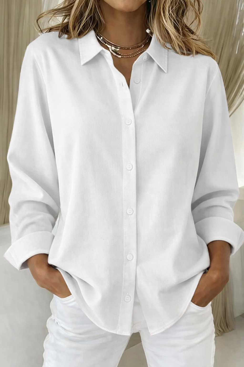Chemisier femme grandes tailles chic. Boutonné, motifs vifs, parfait pour un style habillé ou décontracté élégant.
