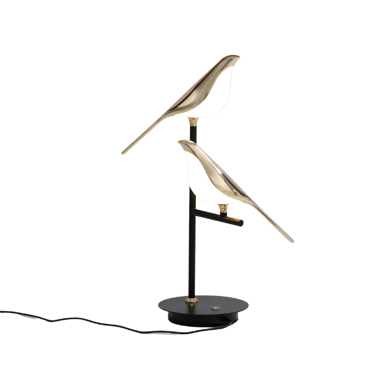 Lampe de table LED Lunéra dorée moderne pour salon, créant une ambiance chic et un éclairage design.