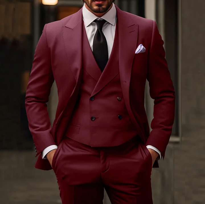 Costume homme slim fit 3 pièces comprenant veste, gilet et pantalon. Look moderne et ajusté pour toute occasion formelle.