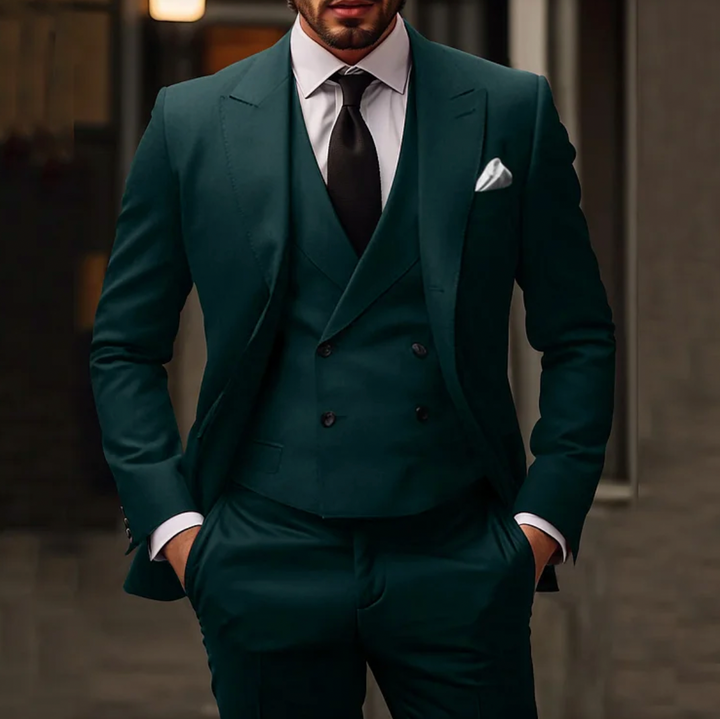 Costume mariage homme slim fit 3 pièces. Veste, gilet, pantalon élégants pour cérémonie. Mode masculine moderne.