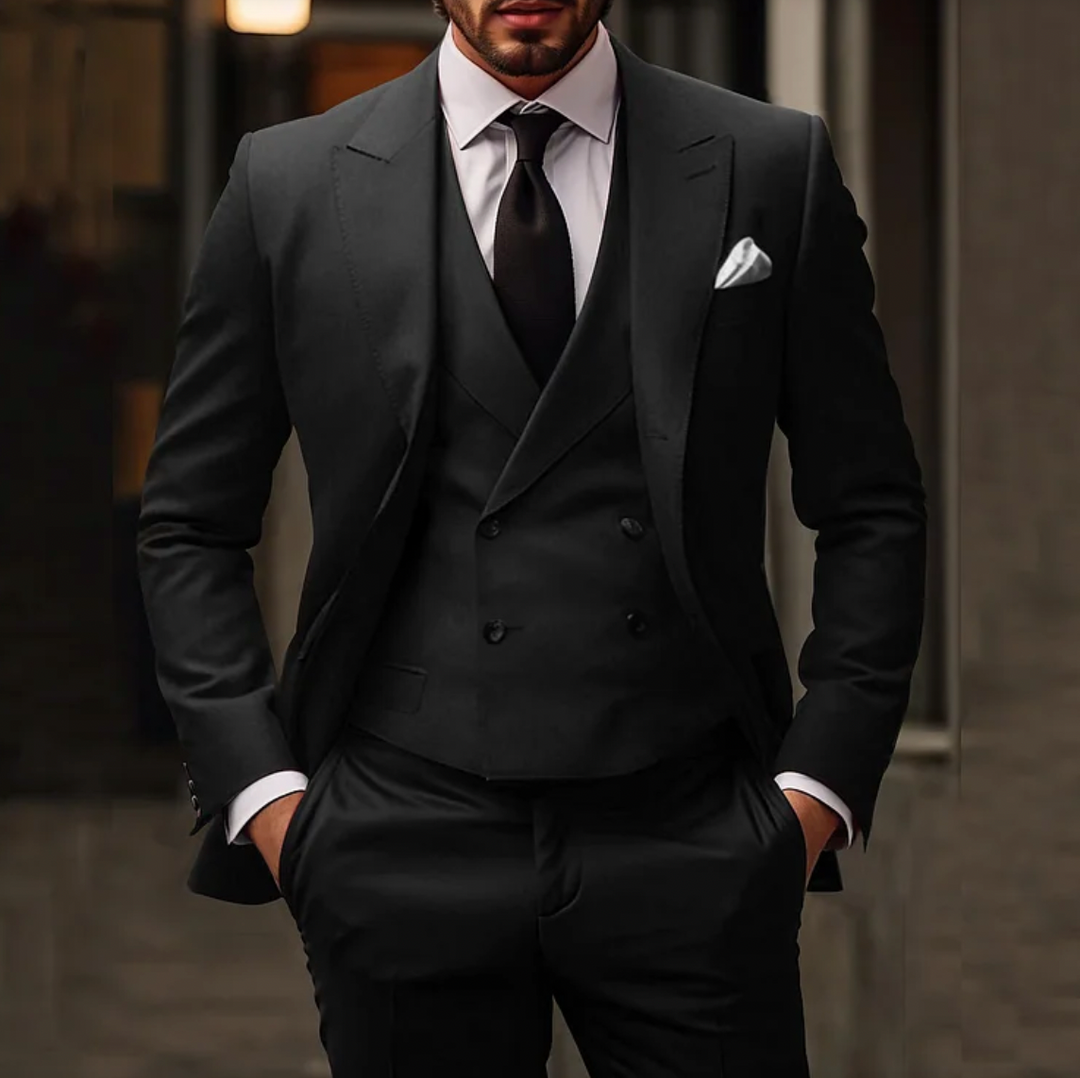 Costume homme slim fit 3 pièces élégant. Veste, gilet, pantalon. Idéal business, cérémonie, mariage. Style moderne et formel.