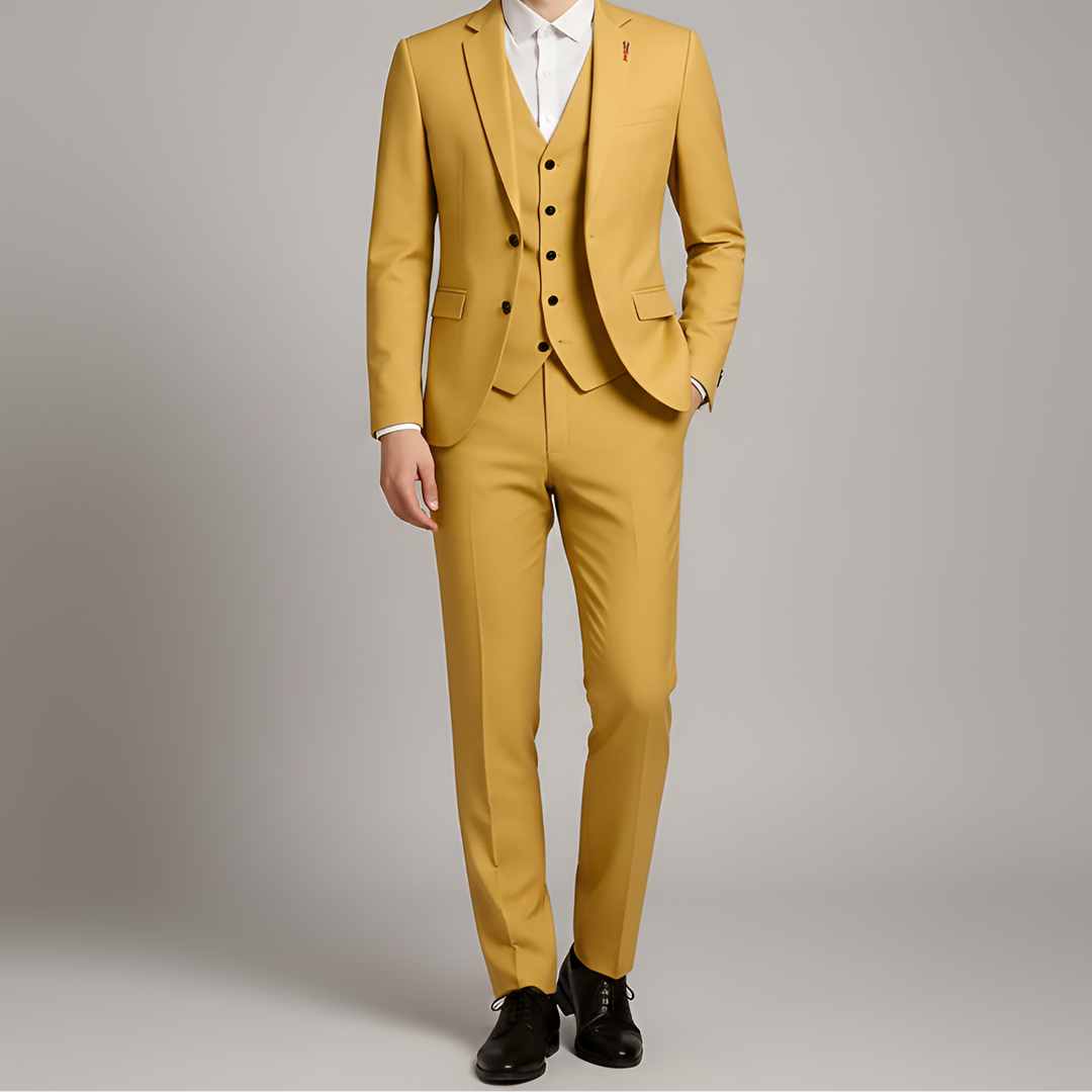 Costume homme 3 pièces classique, coupe élégante, parfait pour mariage et tenue de cérémonie.