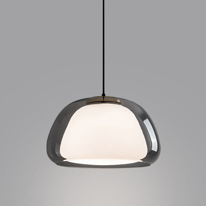 Lustre moderne verre, éclairage design pour salle à manger spacieuse.