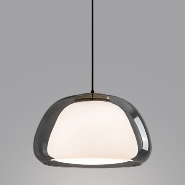 Luminaire moderne en verre, suspension chic pour salon et salle à manger.