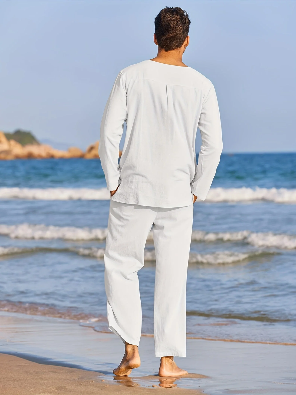 Tenue lounge homme fluide 2 pièces, chemise manches longues confortable et pantalon droit décontracté pour l'été.