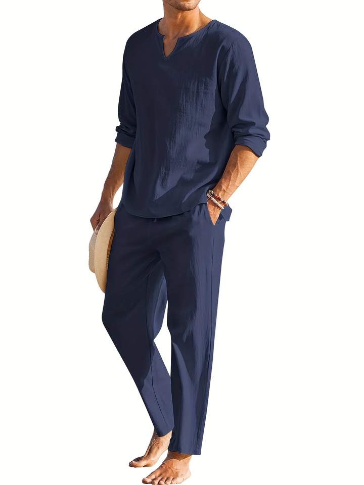Complet homme décontracté à coupe fluide, 2 pièces. Chemise manches longues et pantalon léger parfait confort.