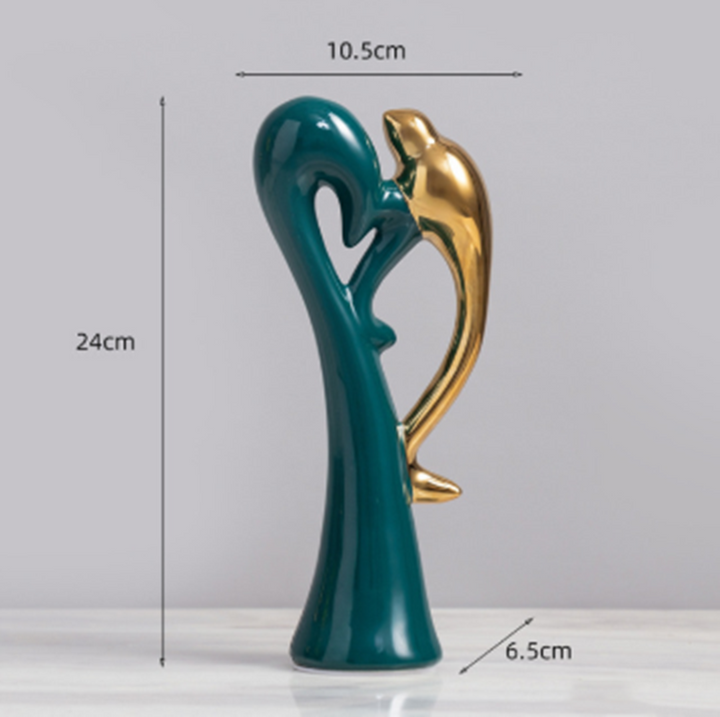 Sculpture moderne en céramique représentant des oiseaux amoureux, finitions émeraude et dorées. Objet déco intérieur.