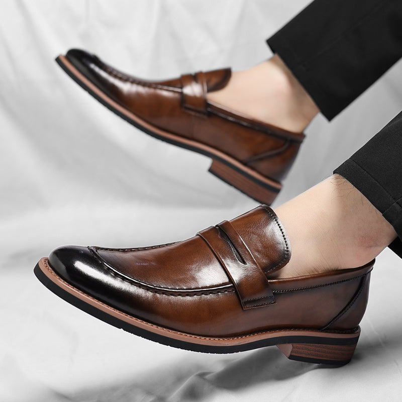 Mocassins classiques slip-on pour hommes, design intemporel, parfaits pour un look élégant et professionnel.