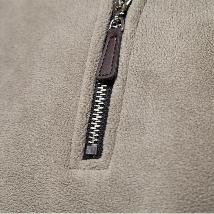 Pull zippé col montant pour homme, doux et confortable. Parfait pour l'hiver et un style décontracté.