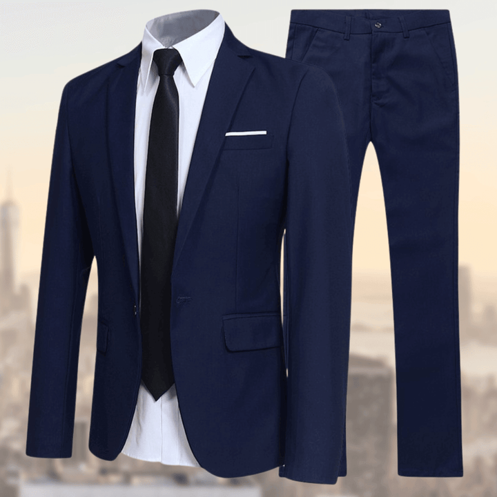 Costume homme gris, coupe confortable, idéal pour un look professionnel ou une soirée décontractée.