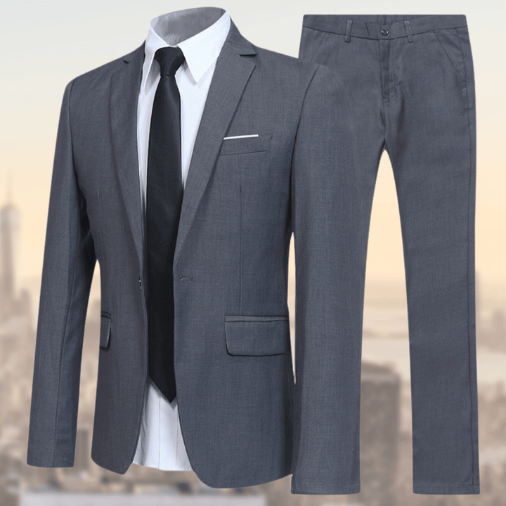 Ensemble noir homme, costume élégant et confortable, parfait pour une mode masculine raffinée et polyvalente.