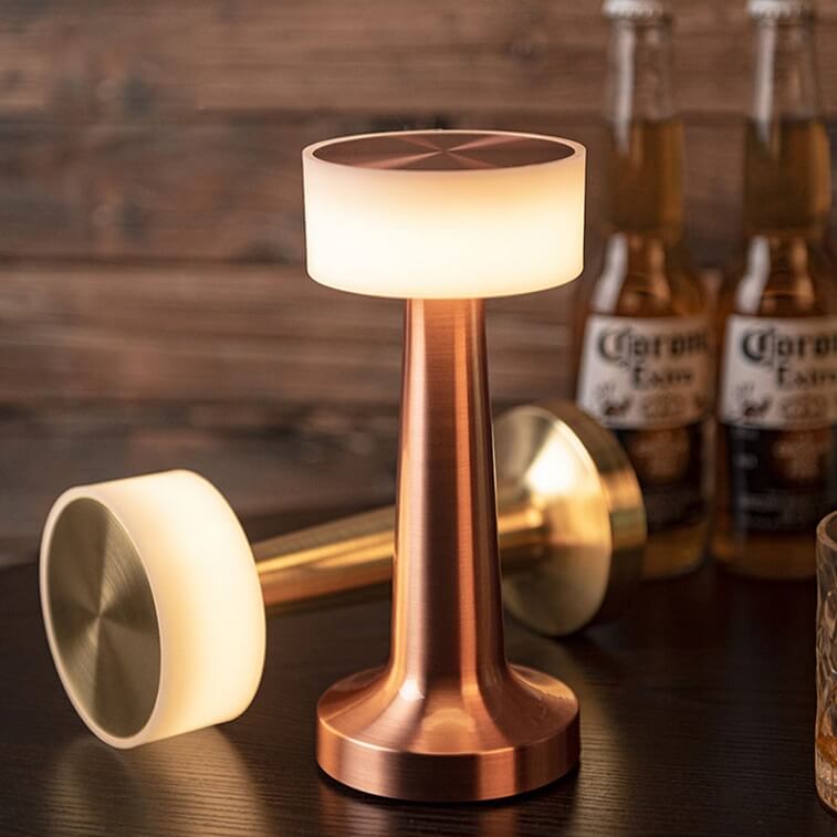 Lampe de table LED sans fil dimmable, ambiance douce pour restaurant, café, salon de jardin.