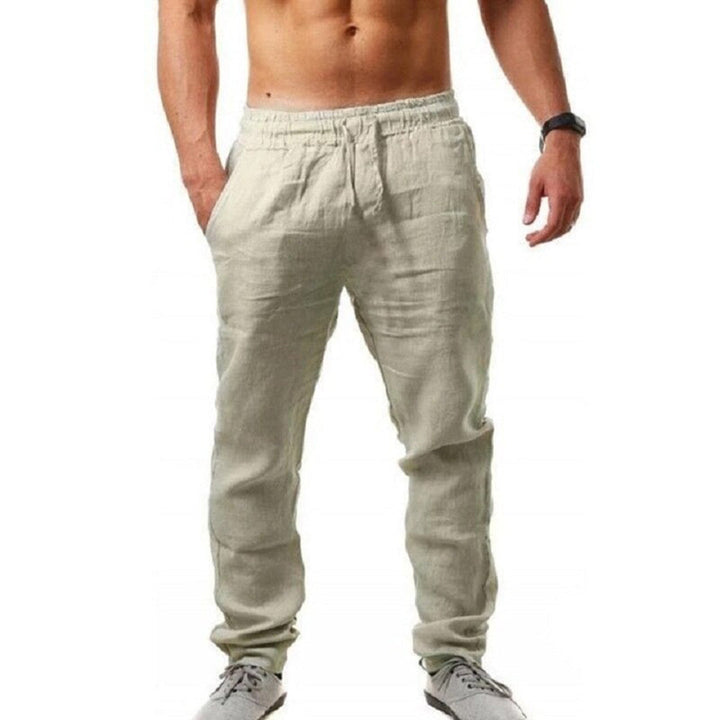 Mode homme: pantalon confortable et respirant, parfait pour un look estival décontracté et léger.