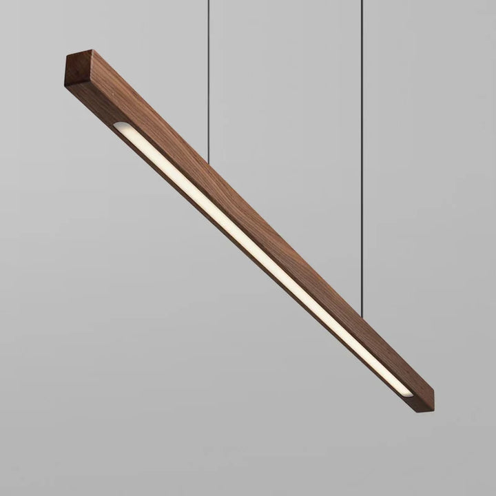 Luminaire suspendu LED Gindo, linéaire en bois, apporte chaleur et design scandinave à l'intérieur.