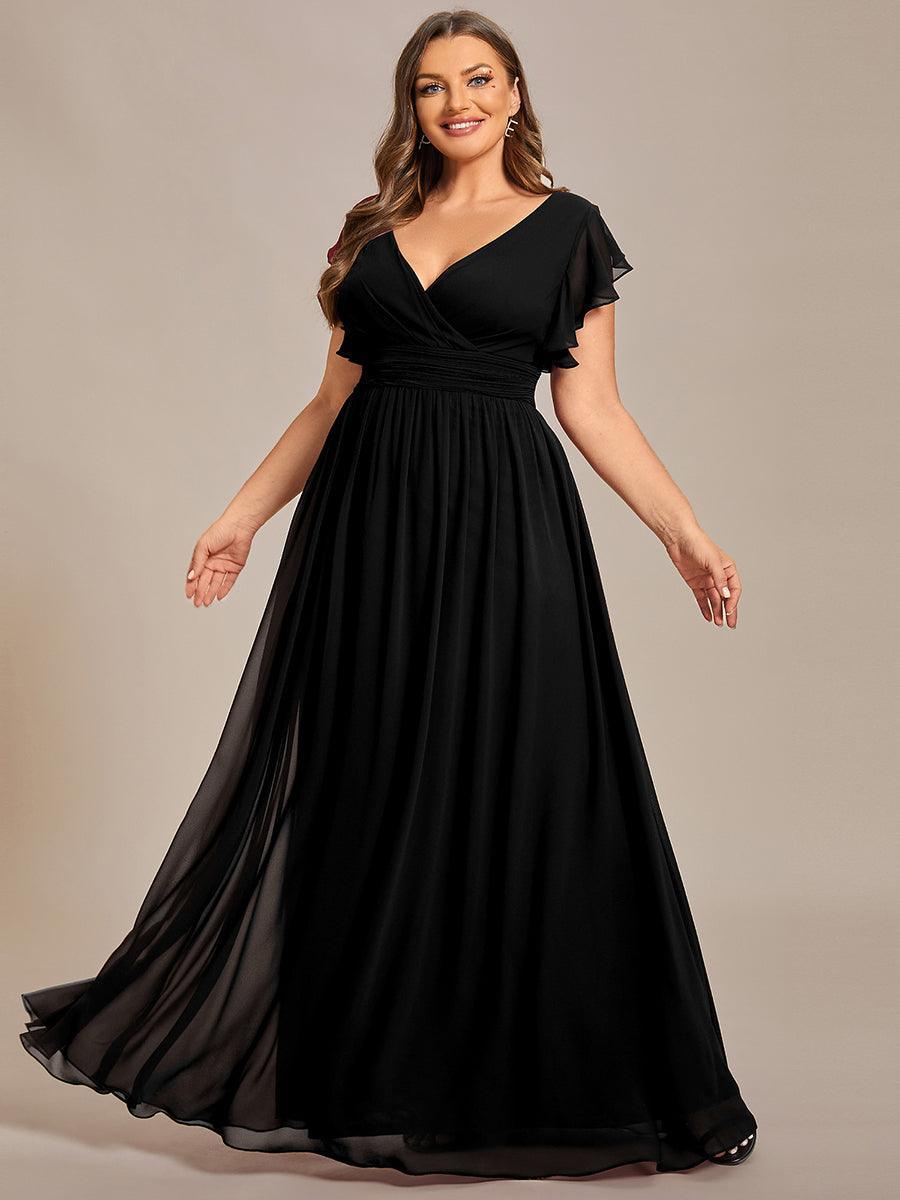 Robe de soirée élégante, dos ouvert, manches courtes. Maxi et fluide pour une fête chic.