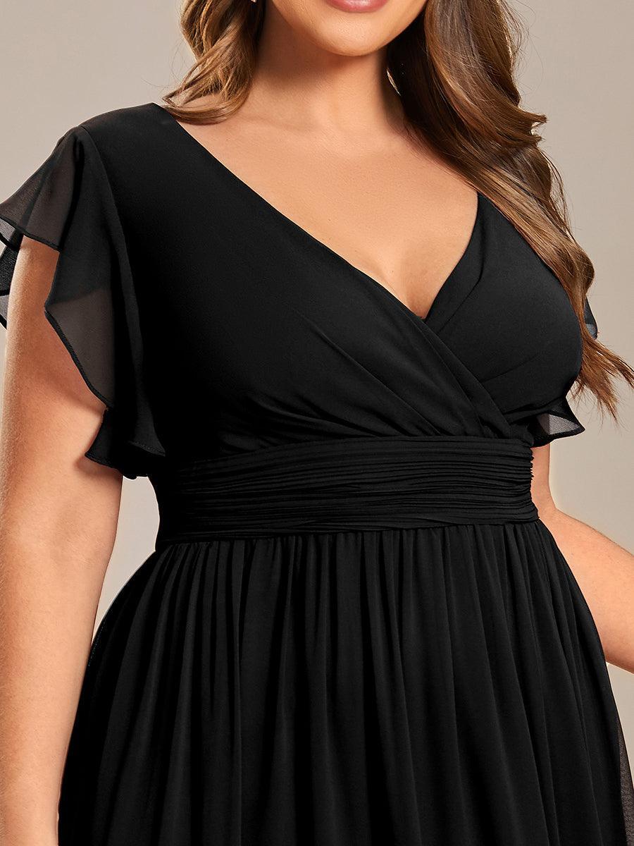 Robe de demoiselle d'honneur chic, dos ouvert. Fluide et longue pour une cérémonie de printemps.