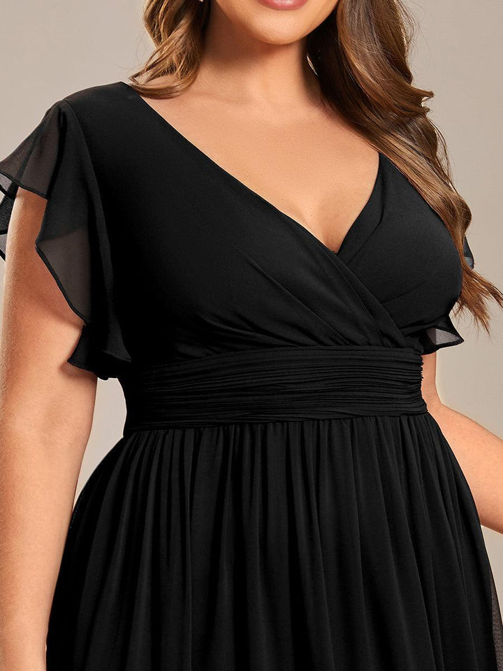 Robe de demoiselle d'honneur chic, dos ouvert. Fluide et longue pour une cérémonie de printemps.