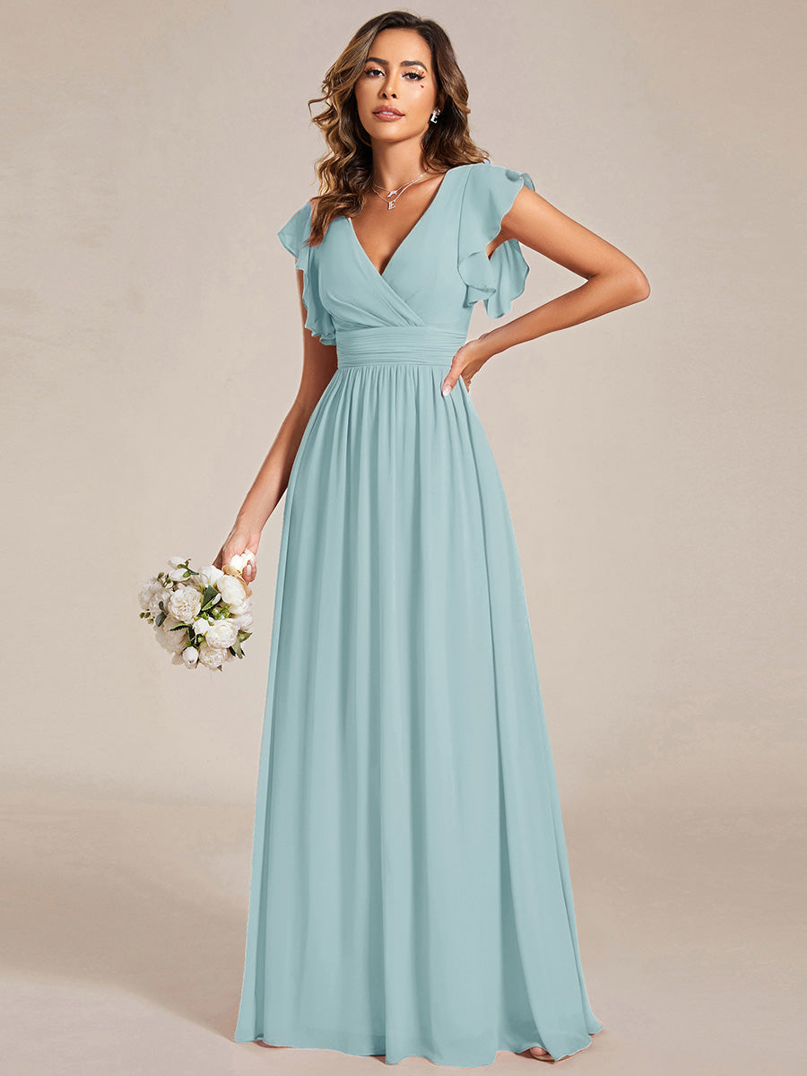 Robe de fête élégante, dos ouvert, manches courtes. Fluide et maxi pour une femme chic et confiante.