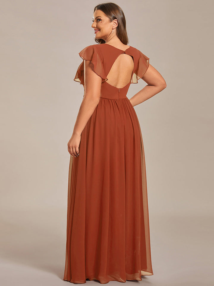 Robe de cérémonie femme, longue et fluide, col en V. Un choix élégant pour une demoiselle d'honneur.