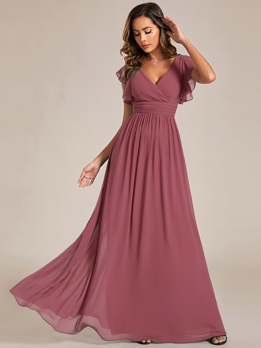 Robe de cérémonie femme, dos ouvert, col en V. Longue et fluide pour un look estival parfait et raffiné.