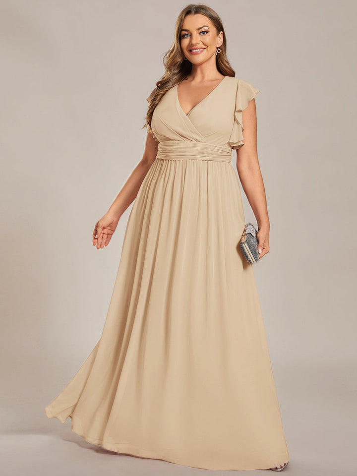 Robe de soirée chic, dos ouvert, manches courtes. Maxi et fluide pour une fête élégante femme.