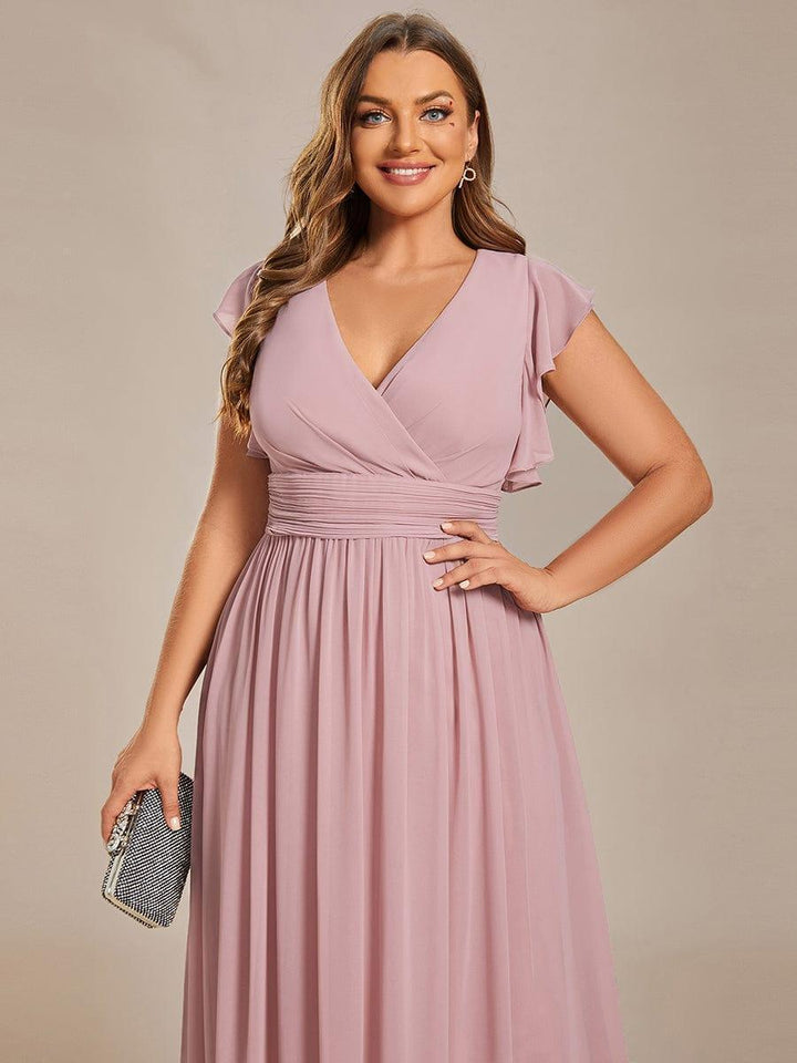 Robe de soirée élégante, col en V, dos ouvert. Un style maxi et fluide pour femme. Manches courtes.