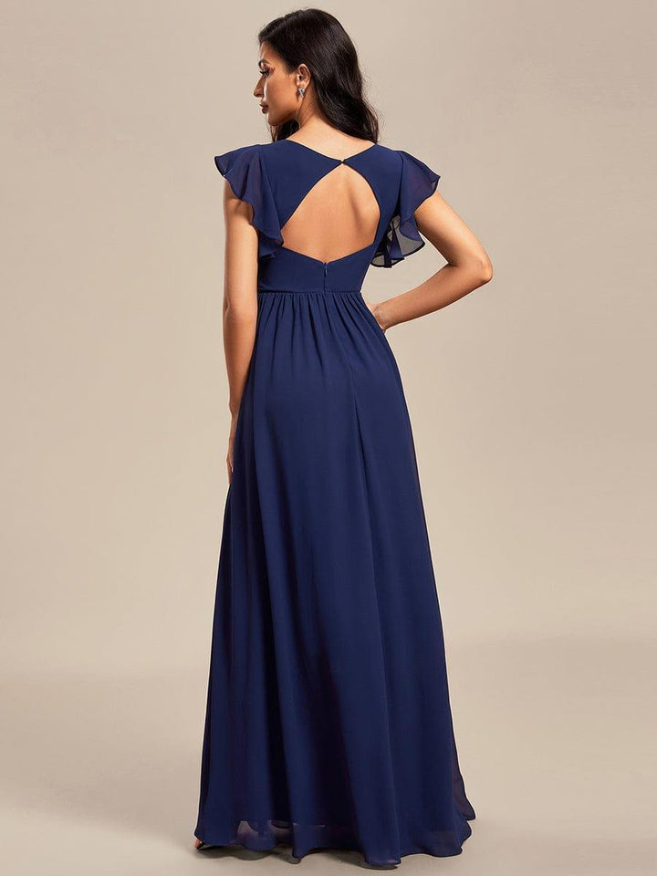 Robe longue femme, col en V, dos ouvert, coupe fluide. Élégante pour toute occasion spéciale.