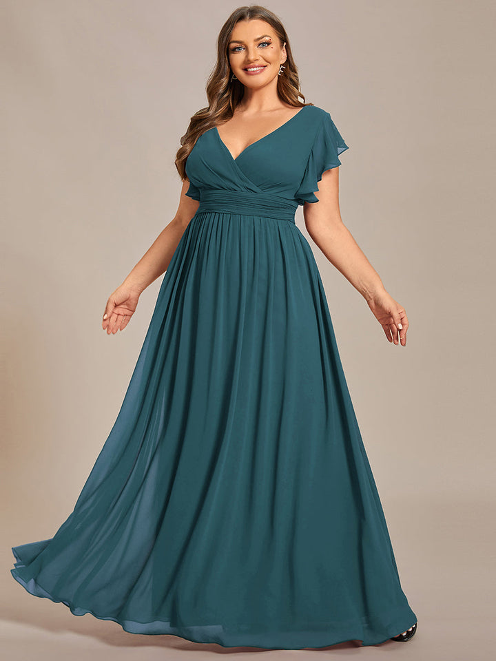 Robe de demoiselle d'honneur chic, dos ouvert, fluide. Idéale pour un mariage printanier élégant et décontracté.