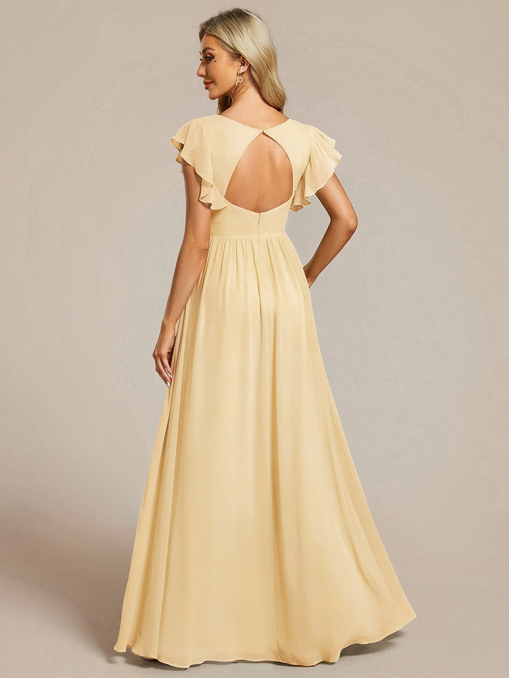 Robe de soirée élégante, dos ouvert, col en V. Fluide et maxi pour femme. Parfaite pour une fête chic et romantique, femme.