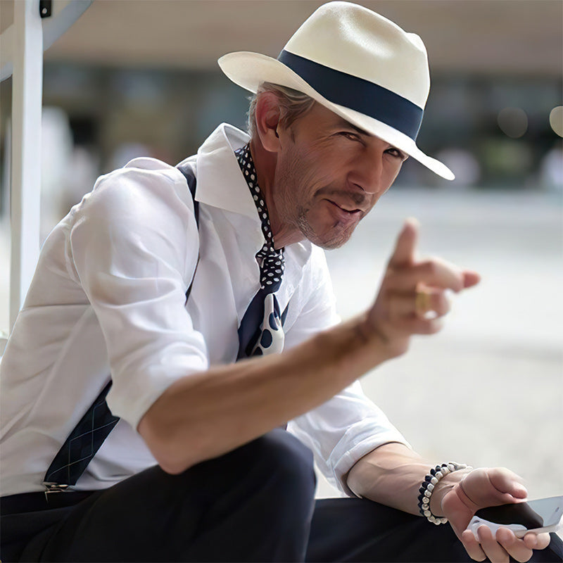 Chapeau Panama unisexe élégant et léger. Accessoire essentiel pour l'été, la plage et une protection solaire chic.