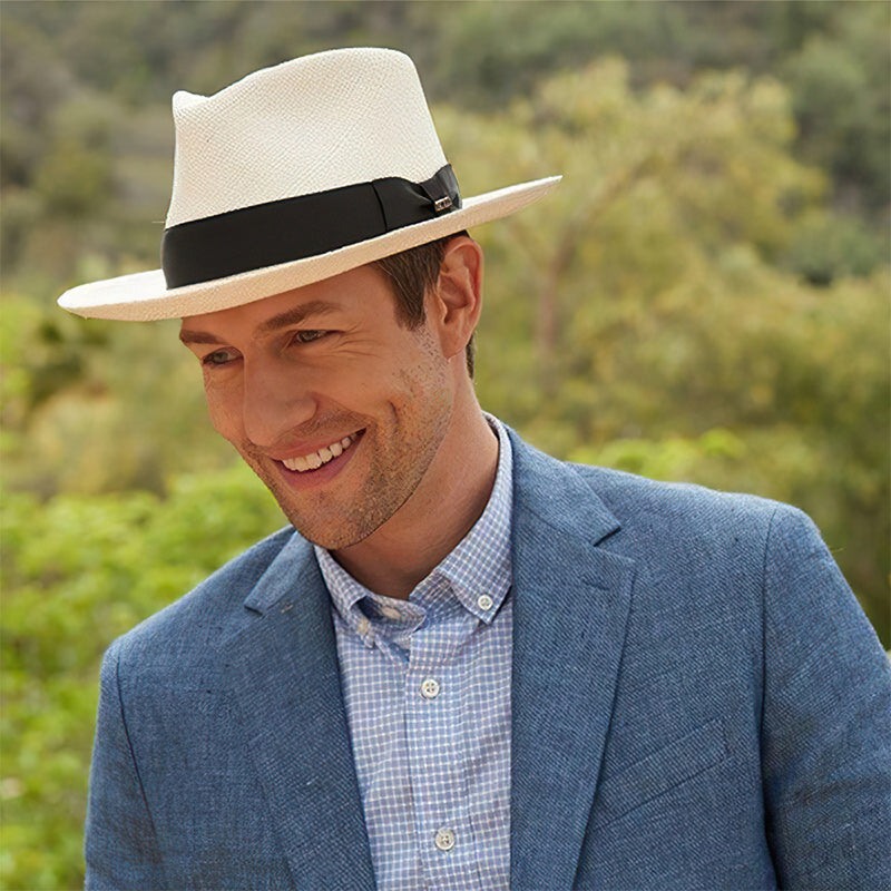 Chapeau Panama unisexe polyvalent, élégant et léger. Parfait accessoire d'été pour plage, ville ou vacances.