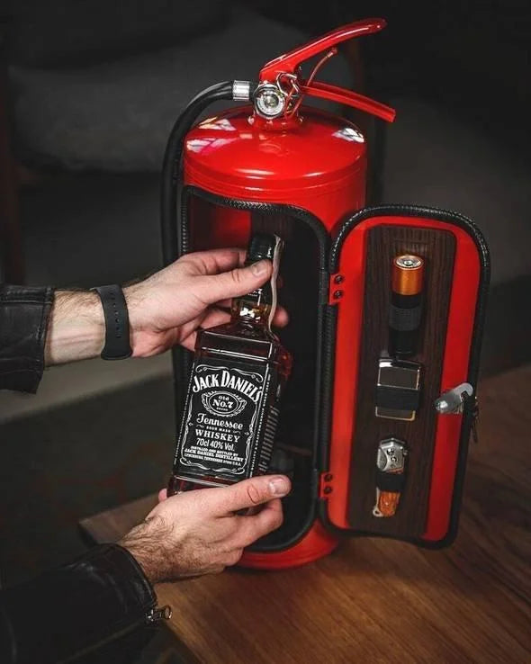 Cadeau original : extincteur bar caché, ajout unique pour la décoration d'un bar ou salle de jeux.
