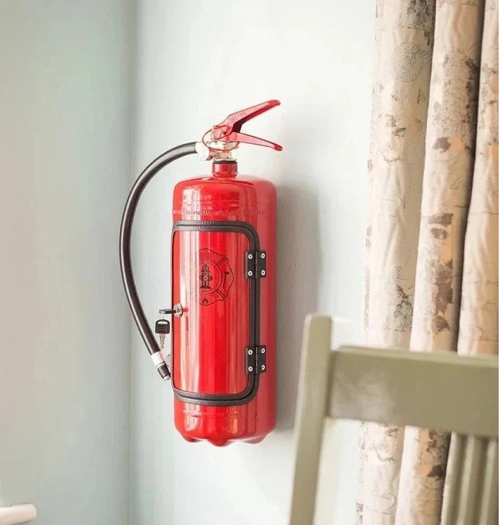 Extincteur rouge, un compartiment secret idéal comme décoration de bar et cadeau unique pour adultes.