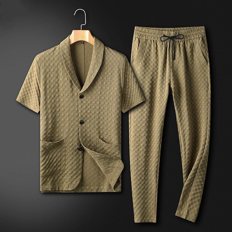 Ensemble d'été sophistiqué pour homme. Un style élégant et décontracté, parfait pour une mode masculine raffinée.