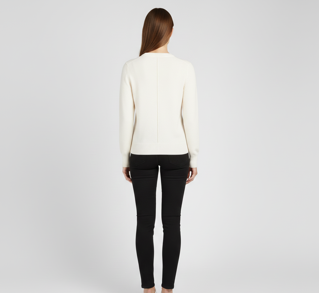 Vêtement pull doux femme, parfait pour le confort et le style d'hiver.