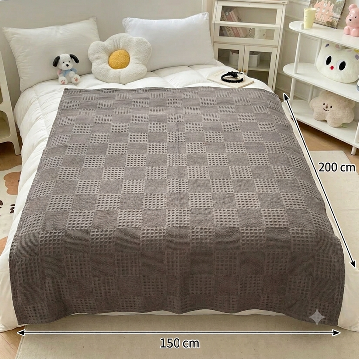 Couverture d'été en coton léger, design épuré, alliant confort, respirabilité et style moderne.