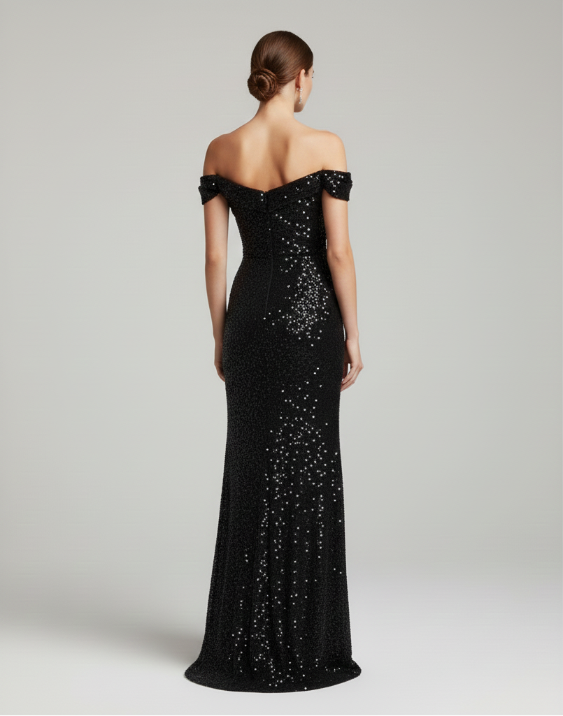 Élégante robe longue pailletée pour femme, coupe soirée, décolleté cœur, fente latérale. Scintillante et chic.