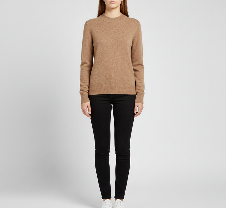 Pull automne femme col rond, doux et élégant, un top mode pour les températures fraîches.