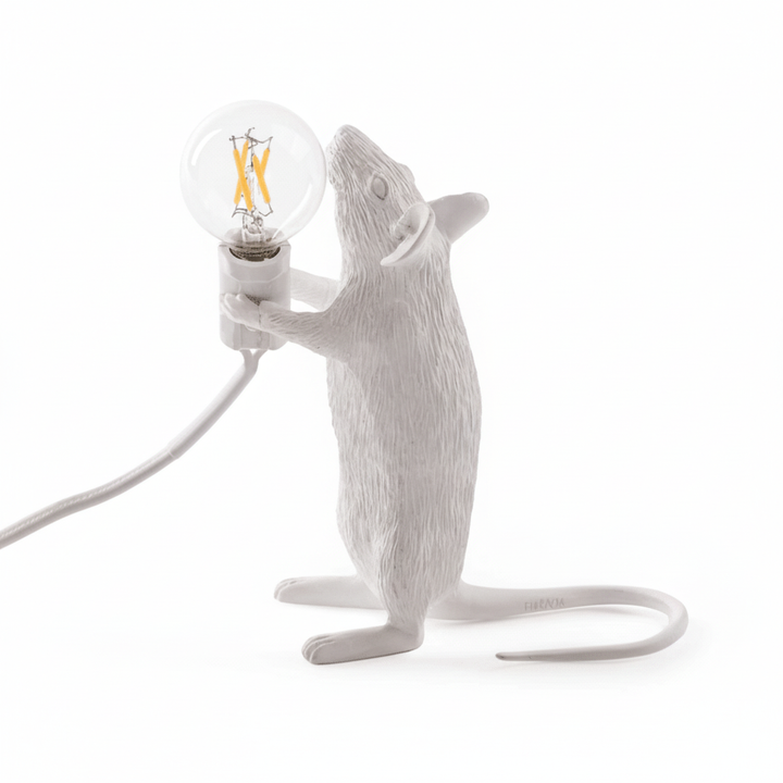 Lampe de table design Doctor Mousey en résine, souris décorative. Lumière d'ambiance LED pour décoration intérieure.