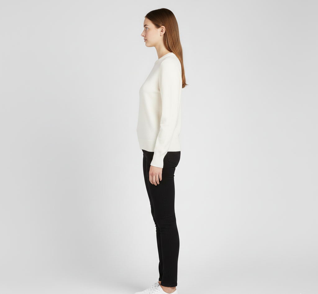 Pull femme chic à col rond, polyvalent pour une mode automne-hiver décontractée.
