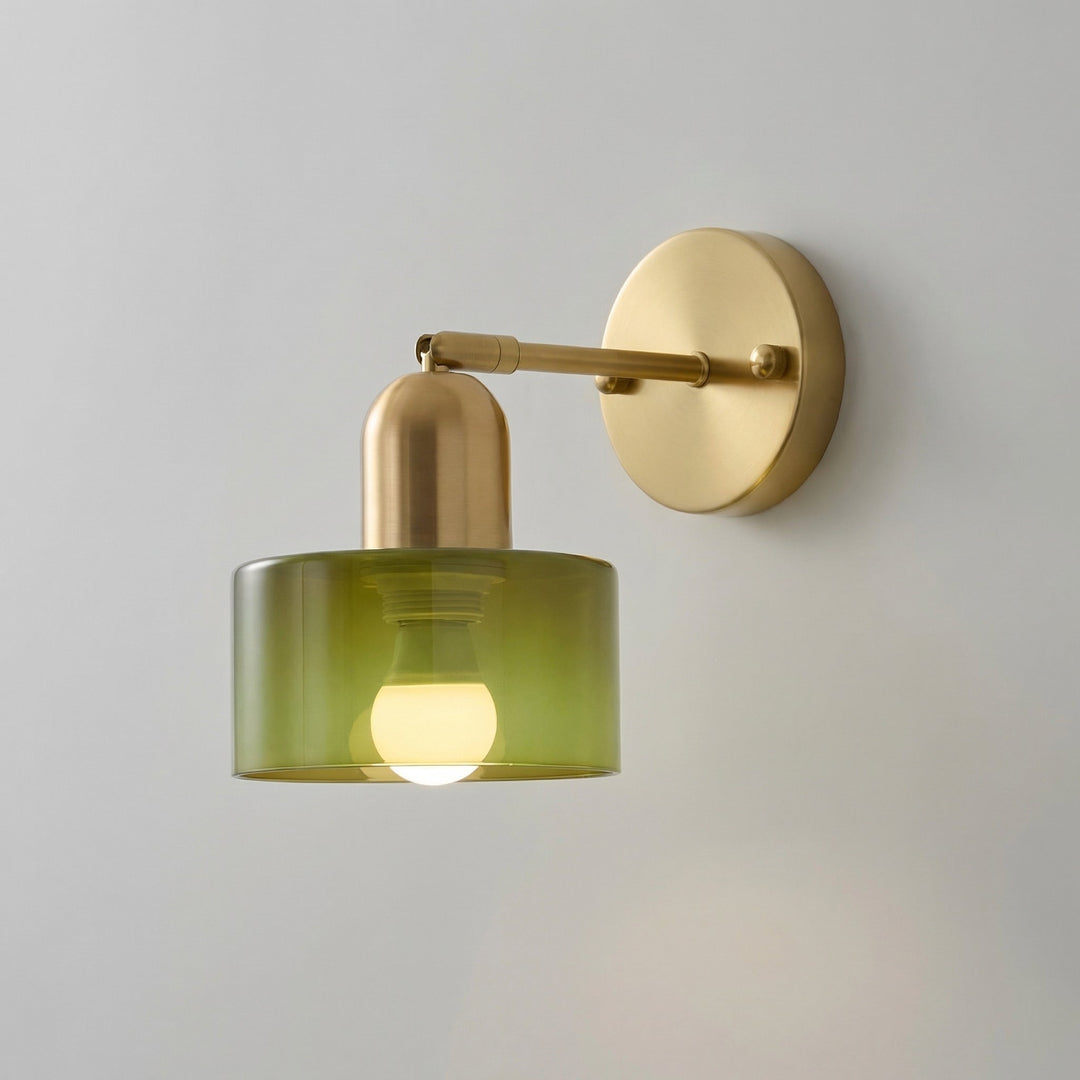 Lampe murale moderne, inspiration Bauhaus, verre teinté multicolore, crée une ambiance chaleureuse et stylée.