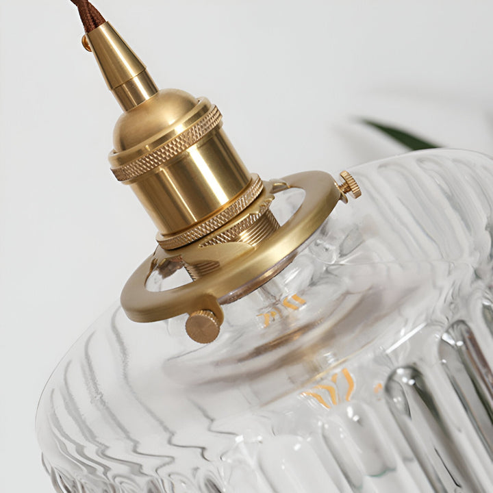 Suspension cylindrique beige vintage GlamourGlass, luminaire de décoration intérieure pour un style raffiné.