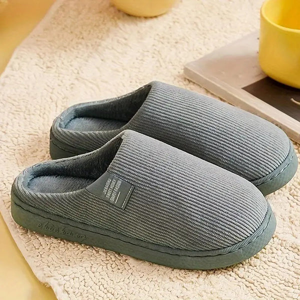 Design simple, pantoufles douces femmes, ergonomiques, apportant confort et soutien orthopédique.
