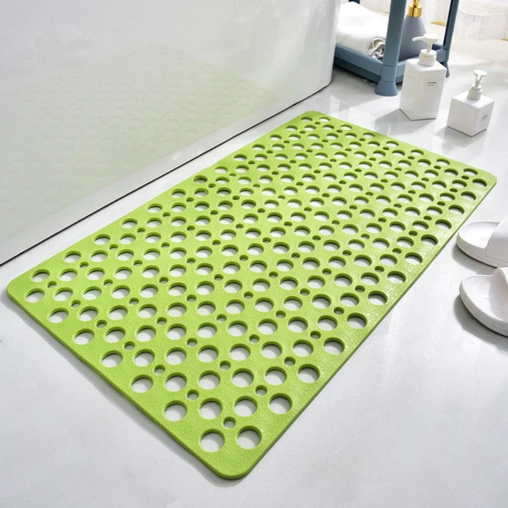 Accessoire salle de bain : tapis de douche antidérapant pour baignoire, garantit sécurité et confort au quotidien.