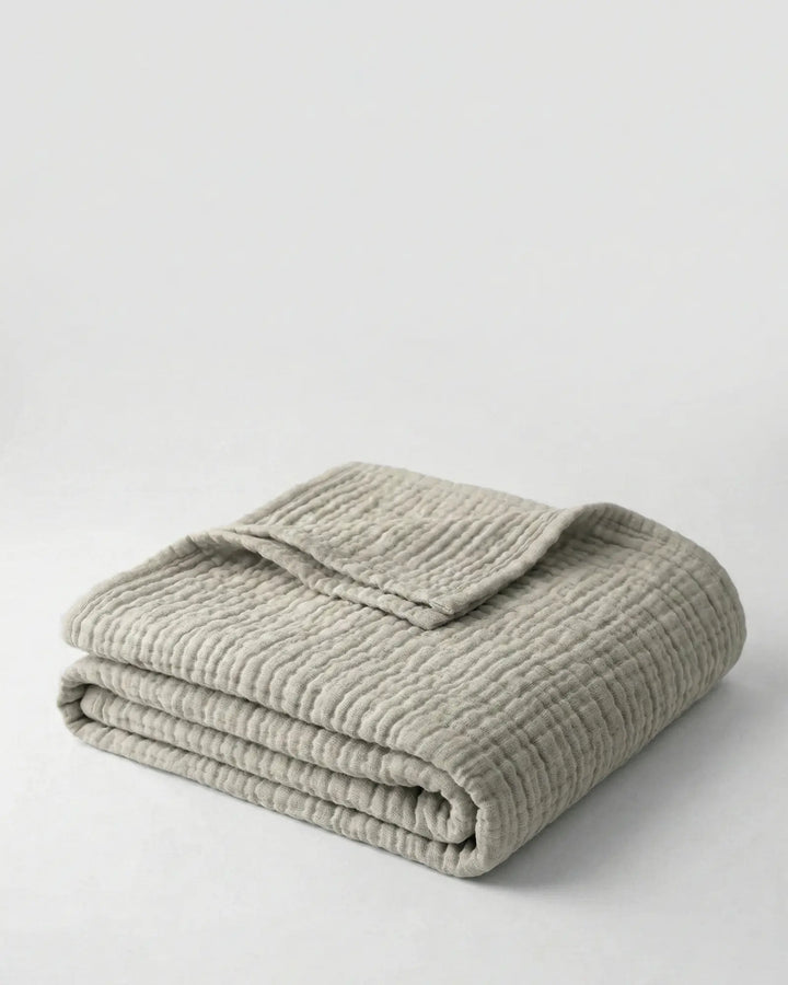Jeté de lit en coton respirant, idéal pour le confort et la décoration de votre chambre.