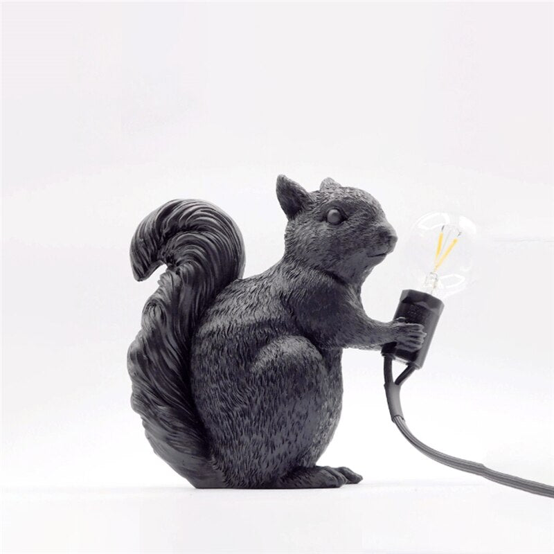 Lampe de table LED design écureuil, un ajout charmant à votre décoration intérieure scandinave, lumière d'appoint efficace.