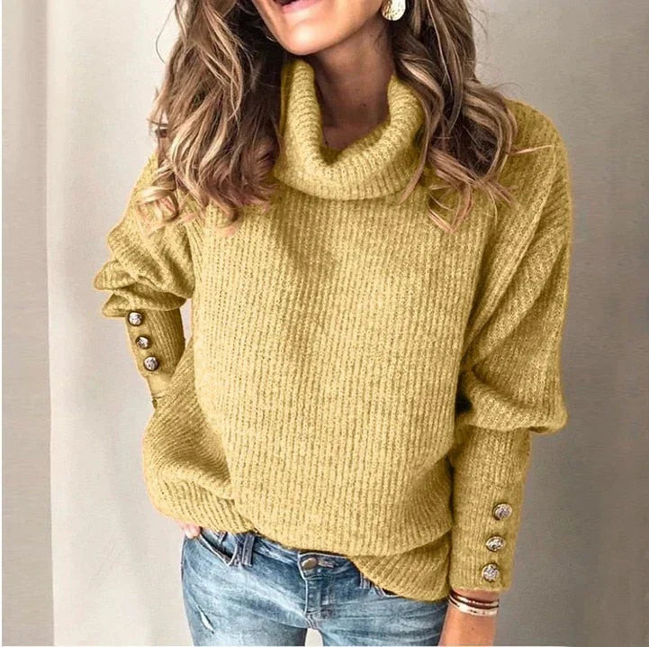Pull femme polyvalent à col roulé, chic et confortable. Boutons ajoutent une touche d'élégance hivernale.