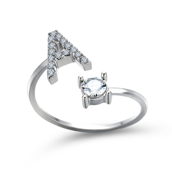 Élégant anneau initial pour femme, ajustable, bijou personnalisé.