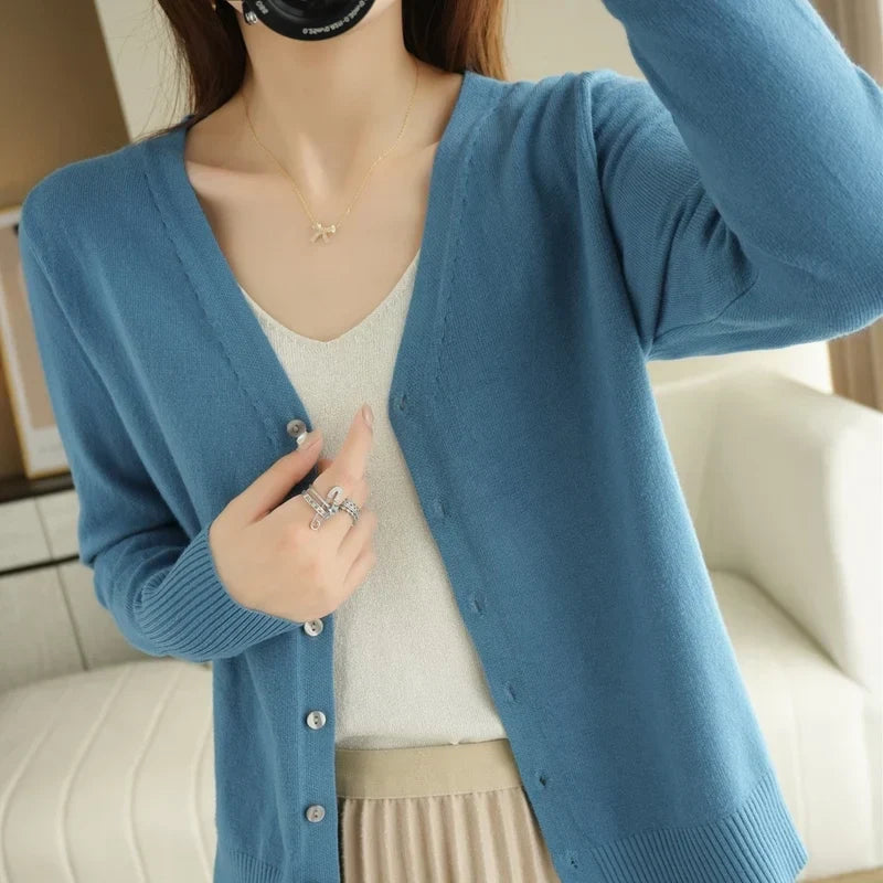 Pull cardigan femme Léa en tricot, mode élégante et décontractée. Confort absolu, polyvalent à manches longues.