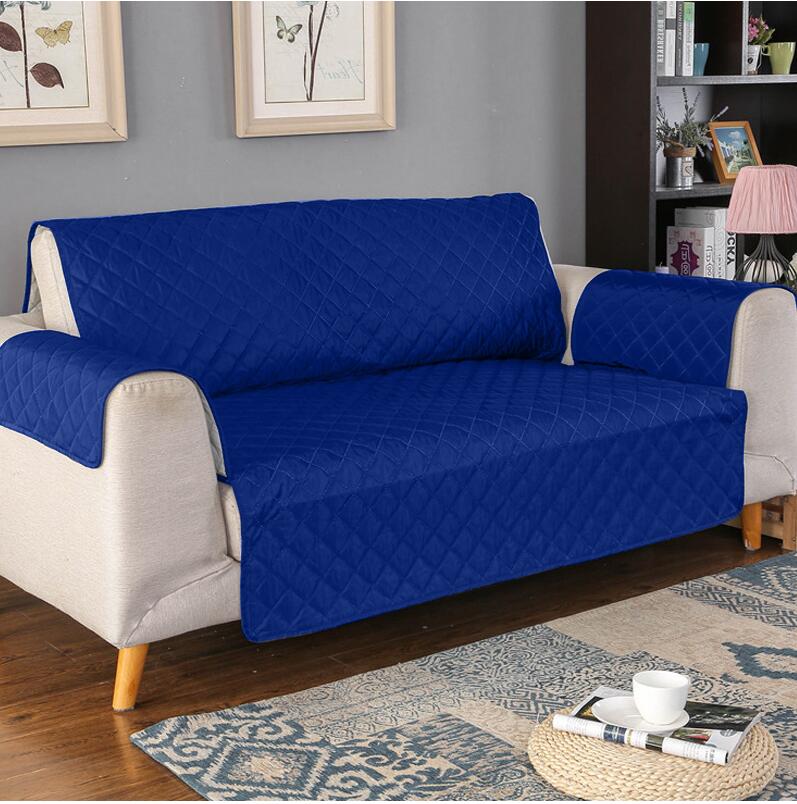 Housse de canapé robuste, protection anti-rayures et antidérapante pour la durabilité de votre meuble.